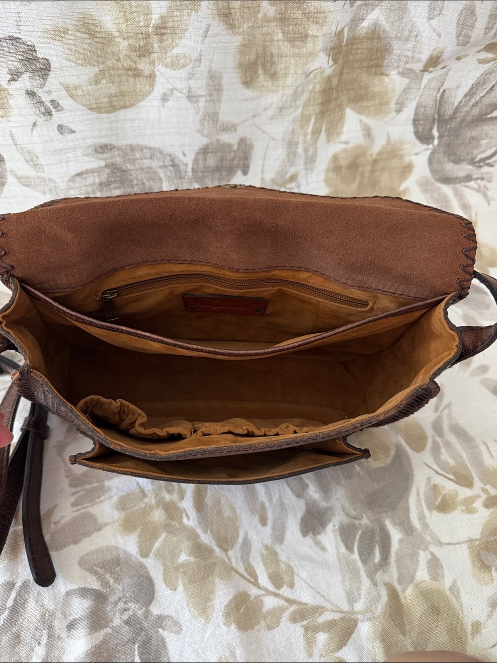 Patricia Nash Beaumont Distressed Leather Boho Crossbody Bag - Picture 4 of 8